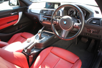 BMW 2シリーズ M240i ｸｰﾍﾟ後期 ﾌｪｲｽﾘﾌﾄ後 ﾋｰﾀｰ赤革 直6ﾀｰﾎﾞ340馬力 B58新ｴﾝｼﾞﾝ ｱﾀﾞﾌﾟﾃｨﾌﾞMｻｽ 追従ACC LEDﾍｯﾄﾞﾗｲﾄ&ﾃｰﾙ ﾀｯﾁ画面HDDﾅﾋﾞPｱｼｽﾄ 衝突軽減ﾌﾞﾚｰｷ 車線逸脱警告 歩行者警告 ﾊﾟﾄﾞﾙｼﾌﾄ ｽﾏｰﾄｷｰ 専用18AW&ﾌﾞﾚｰｷ 2年保証