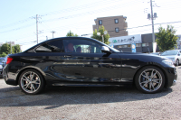 BMW 2シリーズ M240i ｸｰﾍﾟ後期 ﾌｪｲｽﾘﾌﾄ後 ﾋｰﾀｰ赤革 直6ﾀｰﾎﾞ340馬力 B58新ｴﾝｼﾞﾝ ｱﾀﾞﾌﾟﾃｨﾌﾞMｻｽ 追従ACC LEDﾍｯﾄﾞﾗｲﾄ&ﾃｰﾙ ﾀｯﾁ画面HDDﾅﾋﾞPｱｼｽﾄ 衝突軽減ﾌﾞﾚｰｷ 車線逸脱警告 歩行者警告 ﾊﾟﾄﾞﾙｼﾌﾄ ｽﾏｰﾄｷｰ 専用18AW&ﾌﾞﾚｰｷ 2年保証