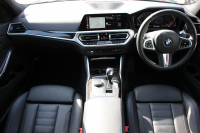 BMW 3シリーズ 320d Xdrive Mｽﾎﾟｰﾂ ﾃﾞﾋﾞｭｰP 専用ﾌﾞﾙｰｽﾃｯﾁ黒革 ｼｰﾄﾋｰﾀｰ 19AW 360度ｶﾒﾗ ｺﾝﾌｫｰﾄP 電動ﾄﾗﾝｸ 追従ACC ｽﾃｱﾘﾝｸﾞｻﾎﾟｰﾄ LEDﾍｯﾄﾞﾗｲﾄ ｵｰﾄﾊｲﾋﾞｰﾑ ﾌﾙｾｸﾞTV Applecarplay対応 BMW ﾗｲﾌﾞｺｯｸﾋﾟｯﾄﾞHi-fiｽﾋﾟｰｶｰ 2年保証