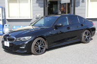 BMW 3シリーズ 320d Xdrive Mｽﾎﾟｰﾂ ﾃﾞﾋﾞｭｰP 専用ﾌﾞﾙｰｽﾃｯﾁ黒革 ｼｰﾄﾋｰﾀｰ 19AW 360度ｶﾒﾗ ｺﾝﾌｫｰﾄP 電動ﾄﾗﾝｸ 追従ACC ｽﾃｱﾘﾝｸﾞｻﾎﾟｰﾄ LEDﾍｯﾄﾞﾗｲﾄ ｵｰﾄﾊｲﾋﾞｰﾑ ﾌﾙｾｸﾞTV Applecarplay対応 BMW ﾗｲﾌﾞｺｯｸﾋﾟｯﾄﾞHi-fiｽﾋﾟｰｶｰ 2年保証