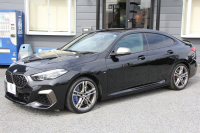 BMW 2シリーズ M235i Xdrive ｸﾞﾗﾝｸｰﾍﾟﾃﾞﾋﾞｭｰP 4WD 1ｵ-ﾅ 306馬力 ｱﾀﾞﾌﾟﾃｨﾌﾞMｻｽ Mｽﾎﾟｰﾂｼｰﾄ Mｼｰﾄﾍﾞﾙﾄ Mｽﾎﾟｰﾂﾌﾞﾚｰｷ 追従ACC 後退ｱｼｽﾄ LEDﾍｯﾄﾞﾗｲﾄ 専用18AW Applecarplay対応 HDDﾅﾋﾞPｱｼｽﾄ BMWﾗｲﾌﾞｺｯｸﾋﾟｯﾄ 2年保証