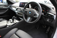 BMW 5シリーズ 530i ﾂｰﾘﾝｸﾞMｽﾎﾟｰﾂ 型式変更後 変更後液晶ﾒｰﾀｰ 高出力 252馬力 全席ﾋｰﾀｰ黒革 HUD 追従ACC ｽﾃｱﾘﾝｸﾞｻﾎﾟｰﾄ LEDﾍｯﾄﾞﾗｲﾄ ｵｰﾄﾊｲﾋﾞｰﾑ 360度ｶﾒﾗ 電動ﾄﾗﾝｸ ﾀｯﾁ画面HDDﾅﾋﾞTV Mｽﾎﾟｰﾂﾌﾞﾚｰｷ 2年保証