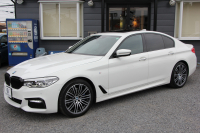 BMW 5シリーズ 530i Mｽﾎﾟｰﾂ ｺﾝﾌｫｰﾄP 高出力 252馬力 ｻﾝﾙｰﾌ ﾍﾞﾝﾁﾚｰｼｮﾝ 全ﾋｰﾀｰ黒革 ｺﾝﾌｫｰﾄｼｰﾄ ｿﾌﾄｸﾛｰｽﾞﾄﾞｱ 追従ACC ｽﾃｱﾘﾝｸﾞｻﾎﾟｰﾄ LEDﾍｯﾄﾞﾗｲﾄ ｵｰﾄﾊｲﾋﾞｰﾑ ﾀｯﾁ画面HDDﾅﾋﾞTV 360度ｶﾒﾗ 電動ﾄﾗﾝｸ 19AW Mｽﾎﾟｰﾂﾌﾞﾚｰｷ 2年保証