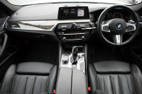 BMW 5シリーズ 530i ﾂｰﾘﾝｸﾞMｽﾎﾟｰﾂ 高出力 252馬力 全ﾋｰﾀｰ黒革 追従ACC ｽﾃｱﾘﾝｸﾞｻﾎﾟｰﾄ LEDﾍｯﾄﾞﾗｲﾄ ｵｰﾄﾊｲﾋﾞｰﾑ ﾀｯﾁ画面HDDﾅﾋﾞTV 360度ｶﾒﾗ 電動ﾄﾗﾝｸ 19AW Mｽﾎﾟｰﾂﾌﾞﾚｰｷ PDC緊急ﾌﾞﾚｰｷ 2年保証