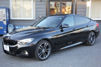 BMW 3シリーズ 320i ｸﾞﾗﾝﾂｰﾘｽﾓ Mｽﾎﾟｰﾂ LCI後期 新ｴﾝｼﾞﾝ ﾋｰﾀｰ黒革 LEDﾍｯﾄﾞﾗｲﾄ&ﾃｰﾙ 追従ACC ﾚｰﾝﾁｪﾝｼﾞ警告 衝突軽減ﾌﾞﾚｰｷ 車線逸脱警告 歩行者警告 HDDﾅﾋﾞTOPﾋﾞｭｰｶﾒﾗ ｻｲﾄﾞﾋﾞｭｰｶﾒﾗ 電動ﾄﾗﾝｸ ｽﾏｰﾄｷｰ 2年保証