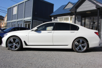 BMW 7シリーズ 740i Mｽﾎﾟｰﾂ ﾘｱｺﾝﾌｫｰﾄP ﾘｱｴﾝﾀｰﾃｲﾒﾝﾄ ﾘｱﾓﾆﾀｰ ﾀｯﾁｺﾏﾝﾄﾞﾋｰﾄｺﾝﾌｫｰﾄP ｻﾝﾙｰﾌ ﾚｰｻﾞｰﾗｲﾄ ﾃﾞｨｽﾌﾟﾚｲｷｰ ﾘﾓｰﾄﾊﾟｰｷﾝｸﾞ真珠色 20AW ﾏｯｻｰｼﾞ&ﾍﾞﾝﾁﾚｰｼｮﾝ ｺﾆｬｯｸﾚｻﾞｰ 360度ｶﾒﾗ 電動ﾄﾗﾝｸ Applecarplay 2年保証