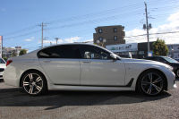 BMW 7シリーズ 740i Mｽﾎﾟｰﾂ ﾘｱｺﾝﾌｫｰﾄP ﾘｱｴﾝﾀｰﾃｲﾒﾝﾄ ﾘｱﾓﾆﾀｰ ﾀｯﾁｺﾏﾝﾄﾞﾋｰﾄｺﾝﾌｫｰﾄP ｻﾝﾙｰﾌ ﾚｰｻﾞｰﾗｲﾄ ﾃﾞｨｽﾌﾟﾚｲｷｰ ﾘﾓｰﾄﾊﾟｰｷﾝｸﾞ真珠色 20AW ﾏｯｻｰｼﾞ&ﾍﾞﾝﾁﾚｰｼｮﾝ ｺﾆｬｯｸﾚｻﾞｰ 360度ｶﾒﾗ 電動ﾄﾗﾝｸ Applecarplay 2年保証