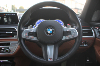 BMW 7シリーズ 740i Mｽﾎﾟｰﾂ 真珠色 ﾚｰｻﾞｰﾗｲﾄ ｻﾝﾙｰﾌ ｺﾆｬｯｸﾚｻﾞｰ ﾏｯｻｰｼﾞ&ﾍﾞﾝﾁﾚｰｼｮﾝ 追従ACC HUD ﾀｯﾁ画面HDDﾅﾋﾞTV 360度ｶﾒﾗ 全ﾄﾞｱｿﾌﾄｸﾛｰｽﾞ20AW 全席ﾋｰﾀｰ ｽﾃｱﾘﾝｸﾞｻﾎﾟｰﾄ ｵｰﾄﾊｲﾋﾞｰﾑ 2年保証