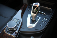 BMW 3シリーズ 320d ﾗｸﾞｼﾞｭｱﾘｰ 最終ﾓﾃﾞﾙ 真珠色 新ｴﾝｼﾞﾝ ﾀｯﾁﾊﾟﾈﾙ対応ﾅﾋﾞﾋｰﾀｰ黒革 LEDﾍｯﾄﾞﾗｲﾄ&ﾃｰﾙ 追従ACC ﾚｰﾝﾁｪﾝｼﾞ警告 衝突軽減ﾌﾞﾚｰｷ ﾀｯﾁﾊﾟｯﾄﾞ対応HDDﾅﾋﾞBluetooth接続 Bｶﾒﾗ ｽﾏｰﾄｷｰ 新ﾙｰﾑﾐﾗｰ 2年保証