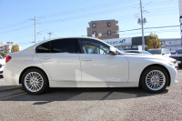 BMW 3シリーズ 320d ﾗｸﾞｼﾞｭｱﾘｰ 最終ﾓﾃﾞﾙ 真珠色 新ｴﾝｼﾞﾝ ﾀｯﾁﾊﾟﾈﾙ対応ﾅﾋﾞﾋｰﾀｰ黒革 LEDﾍｯﾄﾞﾗｲﾄ&ﾃｰﾙ 追従ACC ﾚｰﾝﾁｪﾝｼﾞ警告 衝突軽減ﾌﾞﾚｰｷ ﾀｯﾁﾊﾟｯﾄﾞ対応HDDﾅﾋﾞBluetooth接続 Bｶﾒﾗ ｽﾏｰﾄｷｰ 新ﾙｰﾑﾐﾗｰ 2年保証