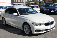 BMW 3シリーズ 320d ﾗｸﾞｼﾞｭｱﾘｰ 最終ﾓﾃﾞﾙ 真珠色 新ｴﾝｼﾞﾝ ﾀｯﾁﾊﾟﾈﾙ対応ﾅﾋﾞﾋｰﾀｰ黒革 LEDﾍｯﾄﾞﾗｲﾄ&ﾃｰﾙ 追従ACC ﾚｰﾝﾁｪﾝｼﾞ警告 衝突軽減ﾌﾞﾚｰｷ ﾀｯﾁﾊﾟｯﾄﾞ対応HDDﾅﾋﾞBluetooth接続 Bｶﾒﾗ ｽﾏｰﾄｷｰ 新ﾙｰﾑﾐﾗｰ 2年保証