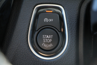 BMW 3シリーズ 320d ﾗｸﾞｼﾞｭｱﾘｰ 最終ﾓﾃﾞﾙ 真珠色 新ｴﾝｼﾞﾝ ﾀｯﾁﾊﾟﾈﾙ対応ﾅﾋﾞﾋｰﾀｰ黒革 LEDﾍｯﾄﾞﾗｲﾄ&ﾃｰﾙ 追従ACC ﾚｰﾝﾁｪﾝｼﾞ警告 衝突軽減ﾌﾞﾚｰｷ ﾀｯﾁﾊﾟｯﾄﾞ対応HDDﾅﾋﾞBluetooth接続 Bｶﾒﾗ ｽﾏｰﾄｷｰ 新ﾙｰﾑﾐﾗｰ 2年保証