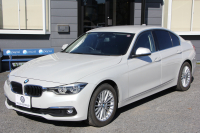 BMW 3シリーズ 320d ﾗｸﾞｼﾞｭｱﾘｰ 最終ﾓﾃﾞﾙ 真珠色 新ｴﾝｼﾞﾝ ﾀｯﾁﾊﾟﾈﾙ対応ﾅﾋﾞﾋｰﾀｰ黒革 LEDﾍｯﾄﾞﾗｲﾄ&ﾃｰﾙ 追従ACC ﾚｰﾝﾁｪﾝｼﾞ警告 衝突軽減ﾌﾞﾚｰｷ ﾀｯﾁﾊﾟｯﾄﾞ対応HDDﾅﾋﾞBluetooth接続 Bｶﾒﾗ ｽﾏｰﾄｷｰ 新ﾙｰﾑﾐﾗｰ 2年保証