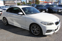 BMW 2シリーズ M235i ｸｰﾍﾟ1ｵﾅ 直6ﾀｰﾎﾞ326馬力 ﾋｰﾀｰ黒革 ｱﾀﾞﾌﾟﾃｨﾌﾞMｻｽ 専用ﾌﾞﾚｰｷ ﾌﾙｾｸﾞTV Bｶﾒﾗ&ﾘｱPDC 衝突軽減ﾌﾞﾚｰｷ 車線逸脱警告 歩行者警告 ﾌﾞﾚｰｷ付ｸﾙｺﾝ HDDﾅﾋﾞBluetooth接続 ｽﾏｰﾄｷｰ 18AW 2年保証