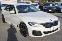 BMW 5シリーズ 523d Xdrive Mｽﾎﾟｰﾂ EDｼﾞｮｲﾌﾟﾗｽ 4WD LCI後期 ﾌｪｲｽﾘﾌﾄ後 1ｵｰﾅ ｱｲﾎﾞﾘｰﾚｻﾞｰ ﾊｰﾏﾝｶｰﾄﾞﾝｻﾗｳﾝﾄﾞ4ｿﾞｰﾝｴｱｺﾝ BMWﾗｲﾌﾞｺｯｸﾋﾟｯﾄ HUD 追従ACC ｽﾃｱﾘﾝｸﾞｻﾎﾟｰﾄ ｱﾀﾞﾌﾟﾃｨﾌﾞｻｽ Applecarplay 360度ｶﾒﾗ 2年保証