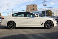 BMW 5シリーズ 523d Xdrive Mｽﾎﾟｰﾂ EDｼﾞｮｲﾌﾟﾗｽ 4WD LCI後期 ﾌｪｲｽﾘﾌﾄ後 1ｵｰﾅ ｱｲﾎﾞﾘｰﾚｻﾞｰ ﾊｰﾏﾝｶｰﾄﾞﾝｻﾗｳﾝﾄﾞ4ｿﾞｰﾝｴｱｺﾝ BMWﾗｲﾌﾞｺｯｸﾋﾟｯﾄ HUD 追従ACC ｽﾃｱﾘﾝｸﾞｻﾎﾟｰﾄ ｱﾀﾞﾌﾟﾃｨﾌﾞｻｽ Applecarplay 360度ｶﾒﾗ 2年保証