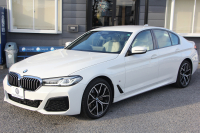 BMW 5シリーズ 523d Xdrive Mｽﾎﾟｰﾂ EDｼﾞｮｲﾌﾟﾗｽ 4WD LCI後期 ﾌｪｲｽﾘﾌﾄ後 1ｵｰﾅ ｱｲﾎﾞﾘｰﾚｻﾞｰ ﾊｰﾏﾝｶｰﾄﾞﾝｻﾗｳﾝﾄﾞ4ｿﾞｰﾝｴｱｺﾝ BMWﾗｲﾌﾞｺｯｸﾋﾟｯﾄ HUD 追従ACC ｽﾃｱﾘﾝｸﾞｻﾎﾟｰﾄ ｱﾀﾞﾌﾟﾃｨﾌﾞｻｽ Applecarplay 360度ｶﾒﾗ 2年保証