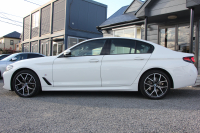 BMW 5シリーズ 523d Xdrive Mｽﾎﾟｰﾂ EDｼﾞｮｲﾌﾟﾗｽ 4WD LCI後期 ﾌｪｲｽﾘﾌﾄ後 1ｵｰﾅ ｱｲﾎﾞﾘｰﾚｻﾞｰ ﾊｰﾏﾝｶｰﾄﾞﾝｻﾗｳﾝﾄﾞ4ｿﾞｰﾝｴｱｺﾝ BMWﾗｲﾌﾞｺｯｸﾋﾟｯﾄ HUD 追従ACC ｽﾃｱﾘﾝｸﾞｻﾎﾟｰﾄ ｱﾀﾞﾌﾟﾃｨﾌﾞｻｽ Applecarplay 360度ｶﾒﾗ 2年保証