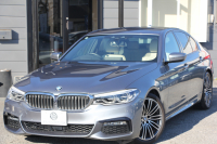 BMW 5シリーズ 523d Mｽﾎﾟｰﾂ ﾊｲﾗｲﾝ ﾃﾞﾋﾞｭｰP ｱｲﾎﾞﾘｰﾚｻﾞｰ HUD ｼﾞｪｽﾁｬｰC ｿﾌﾄｸﾛｰｽﾞﾄﾞｱ 追従ACC ｽﾃｱﾘﾝｸﾞｻﾎﾟｰﾄ ﾀｯﾁ画面HDDﾅﾋﾞTV 360度ｶﾒﾗ LEDﾍｯﾄﾞﾗｲﾄ ｵｰﾄﾊｲﾋﾞｰﾑ 電動ﾄﾗﾝｸ ｽﾏｰﾄｷｰ ﾊﾟﾄﾞﾙｼﾌﾄ 2年保証