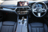 BMW 5シリーズ 530i ｴﾃﾞｨｼｮﾝﾐｯｼｮﾝｲﾝﾎﾟｯｼﾌﾞﾙ 特別仕様車 高出力 ﾅｲﾄﾌﾞﾙｰﾚｻﾞｰ ｱﾀﾞﾌﾟﾃｨﾌﾞMｻｽ HUD ﾊｰﾏﾝｶｰﾄﾞﾝ 追従ACC ｽﾃｱﾘﾝｸﾞｻﾎﾟｰﾄ ﾀｯﾁ画面HDDﾅﾋﾞTV LEDﾍｯﾄﾞﾗｲﾄ ｵｰﾄﾊｲﾋﾞｰﾑ 電動ﾘｱｹﾞｰﾄ 360度ｶﾒﾗ 全席ﾋｰﾀｰ ﾌﾞﾗｯｸ19AW 2年保証