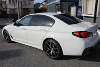 BMW 5シリーズ 523d Xdrive Mｽﾎﾟｰﾂ 新車保証R7年10月迄 4WD LCI後期 ﾌｪｲｽﾘﾌﾄ後 ﾋｰﾀｰ黒革 ｱﾀﾞﾌﾟﾃｨﾌﾞLED/H BMWﾗｲﾌﾞｺｯｸﾋﾟｯﾄ HUD 追従ACC ｽﾃｱﾘﾝｸﾞｻﾎﾟｰﾄ ｱﾀﾞﾌﾟﾃｨﾌﾞｻｽ 新iﾄﾞﾗｲﾌﾞHDDﾅﾋﾞApplecarplay対応 電動ﾄﾗﾝｸ 2年保証