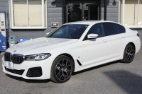 BMW 5シリーズ 523d Xdrive Mｽﾎﾟｰﾂ 新車保証R7年10月迄 4WD LCI後期 ﾌｪｲｽﾘﾌﾄ後 ﾋｰﾀｰ黒革 ｱﾀﾞﾌﾟﾃｨﾌﾞLED/H BMWﾗｲﾌﾞｺｯｸﾋﾟｯﾄ HUD 追従ACC ｽﾃｱﾘﾝｸﾞｻﾎﾟｰﾄ ｱﾀﾞﾌﾟﾃｨﾌﾞｻｽ 新iﾄﾞﾗｲﾌﾞHDDﾅﾋﾞApplecarplay対応 電動ﾄﾗﾝｸ 2年保証