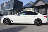 BMW 5シリーズ 523d Xdrive Mｽﾎﾟｰﾂ 新車保証R7年10月迄 4WD LCI後期 ﾌｪｲｽﾘﾌﾄ後 ﾋｰﾀｰ黒革 ｱﾀﾞﾌﾟﾃｨﾌﾞLED/H BMWﾗｲﾌﾞｺｯｸﾋﾟｯﾄ HUD 追従ACC ｽﾃｱﾘﾝｸﾞｻﾎﾟｰﾄ ｱﾀﾞﾌﾟﾃｨﾌﾞｻｽ 新iﾄﾞﾗｲﾌﾞHDDﾅﾋﾞApplecarplay対応 電動ﾄﾗﾝｸ 2年保証