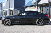 BMW 3シリーズ 320d Xdrive Mｽﾎﾟｰﾂ ﾃﾞﾋﾞｭｰ&ｲﾉﾍﾞｰｼｮﾝ&ｺﾝﾌｫｰﾄP ﾋｰﾀｰ黒革 ﾚｰｻﾞｰﾗｲﾄ HUD ｼﾞｪｽﾁｬｰｺﾝﾄﾛｰﾙ 19AW 電動ﾄﾗﾝｸ BMWﾗｲﾌﾞｺｯｸﾋﾟｯﾄ Applecarplay対応 追従ACC ｽﾃｱﾘﾝｸﾞｻﾎﾟｰﾄ 4本出しﾏﾌﾗｰｶｯﾀｰ ﾌﾛﾝﾄﾘｯﾌﾟ&ﾘｱﾃﾞｨﾌｭｰｻﾞｰ 2年保証