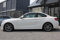 BMW 2シリーズ M235i ｸｰﾍﾟ1ｵﾅ 直6ﾀｰﾎﾞ326馬力 ｱﾀﾞﾌﾟﾃｨﾌﾞMｻｽ 専用ﾌﾞﾚｰｷ Bｶﾒﾗ&ﾘｱPDC 衝突軽減ﾌﾞﾚｰｷ 車線逸脱警告 歩行者警告 ﾌﾞﾚｰｷ付ｸﾙｺﾝ HDDﾅﾋﾞBluetooth接続 ｽﾏｰﾄｷｰ 18AW ﾊﾟﾄﾞﾙｼﾌﾄ 2年保証
