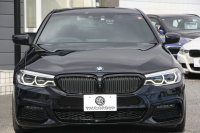 BMW 5シリーズ 530i Mｽﾎﾟｰﾂ ｺﾝﾌｫｰﾄP 型式変更後｢JR20｣ 252馬力 全席ﾋｰﾀｰ黒革 ｺﾝﾌｫｰﾄｼｰﾄ&ﾍﾞﾝﾁﾚｰｼｮﾝ ｿﾌﾄｸﾛｰｽﾞﾄﾞｱ HUD 追従ACC ｽﾃｱﾘﾝｸﾞｻﾎﾟｰﾄ 変更後全面液晶ﾒｰﾀｰ ﾀｯﾁ画面HDDﾅﾋﾞTV 360度ｶﾒﾗ 2年保証