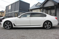 BMW 7シリーズ 750Li Mｽﾎﾟｰﾂ ﾘｱｺﾝﾌｫｰﾄPﾌﾟﾗｽ ﾛﾝｸﾞV8 450馬力 ｽｶｲﾗｳﾝｼﾞﾊﾟﾉﾗﾏｻﾝﾙｰﾌ 後席ﾓﾆﾀｰ ﾚｰｻﾞｰﾗｲﾄ ﾃﾞｨｽﾌﾟﾚｲｷｰ ﾘﾓｰﾄﾊﾟｰｷﾝｸﾞ全席ﾋｰﾀｰ茶革 ﾏｯｻｰｼﾞﾍﾞﾝﾁﾚｰｼｮﾝ 追従ACC HUD ｽﾃｱﾘﾝｸﾞｻﾎﾟｰﾄ 360度ｶﾒﾗ ﾀｯﾁ画面HDDﾅﾋﾞ2年保証