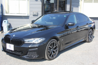 BMW 5シリーズ 523d Xdrive Mｽﾎﾟｰﾂ ｴﾃﾞｨｼｮﾝｼﾞｮｲﾌﾟﾗｽ 4WD LCI後期 ｾﾚｸﾄP ﾌｪｲｽﾘﾌﾄ後 ｻﾝﾙｰﾌ ﾊｰﾏﾝｶｰﾄﾞﾝｻﾗｳﾝﾄﾞﾋｰﾀｰ黒革 LEDﾍｯﾄﾞﾗｲﾄ BMWﾗｲﾌﾞｺｯｸﾋﾟｯﾄﾞApplecarplay対応 360度ｶﾒﾗ ｱﾝﾋﾞｴﾝﾄﾗｲﾄ 可変ｻｽﾍﾟﾝｼｮﾝ 2年保証