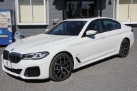 BMW 5シリーズ 523d Xdrive Mｽﾎﾟｰﾂ ｴﾃﾞｨｼｮﾝｼﾞｮｲﾌﾟﾗｽ ｴｸｽｸﾙｰｼﾌﾞﾅｯﾊﾟﾚｻﾞｰP 後期 ｻﾝﾙｰﾌ EXCﾓｶﾅｯﾊﾟﾚｻﾞｰ 全席ｼｰﾄﾋｰﾀｰ LEDﾍｯﾄﾞﾗｲﾄ ｱﾀﾞﾌﾟﾃｨﾌﾞｻｽ BMWﾗｲﾌﾞｺｯｸﾋﾟｯﾄ HUD 追従ACC ｽﾃｱﾘﾝｸﾞｻﾎﾟｰﾄ Applecarplay ﾜｲﾔﾚｽC 2年保証