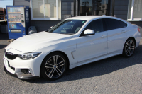 BMW 4シリーズ 420i ｸﾞﾗﾝｸｰﾍﾟｲﾝｽﾀｲﾙｽﾎﾟｰﾂ 限定車 後期LCI ﾋｰﾀｰ黒革 ﾌﾞﾙｰｽﾃｯﾁ入り ｱﾀﾞﾌﾟﾃｨﾌﾞMｻｽ 19AW Mspﾌﾞﾚｰｷ HUD 追従ACC ﾀｯﾁ画面HDDﾅﾋﾞTV 液晶ﾒｰﾀｰ LEDﾍｯﾄﾞﾗｲﾄ&ﾃｰﾙ&ﾌｫｸﾞｻﾃﾝｳｲﾝﾄﾞｳﾓｰﾙ 電動ﾄﾗﾝｸ 2年保証