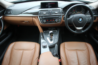 BMW 3シリーズ 320i ｸﾞﾗﾝﾂｰﾘｽﾓ ﾗｸﾞｼﾞｭｱﾘｰ 追従ACC ﾋｰﾀｰ茶革 衝突軽減ﾌﾞﾚｰｷ 車線逸脱警告 歩行者警告 ﾌﾙｾｸﾞTV ﾀｯﾁﾊﾟｯﾄﾞ対応iﾄﾞﾗｲﾌﾞHDDﾅﾋﾞBｶﾒﾗ 電動ﾄﾗﾝｸ ｽﾏｰﾄｷｰ Bluetooth接続 ｸﾛｰﾑﾗｲﾝｴｸｽﾃﾘｱ 2年保証