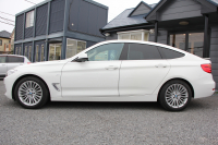 BMW 3シリーズ 320i ｸﾞﾗﾝﾂｰﾘｽﾓ ﾗｸﾞｼﾞｭｱﾘｰ 追従ACC ﾋｰﾀｰ茶革 衝突軽減ﾌﾞﾚｰｷ 車線逸脱警告 歩行者警告 ﾌﾙｾｸﾞTV ﾀｯﾁﾊﾟｯﾄﾞ対応iﾄﾞﾗｲﾌﾞHDDﾅﾋﾞBｶﾒﾗ 電動ﾄﾗﾝｸ ｽﾏｰﾄｷｰ Bluetooth接続 ｸﾛｰﾑﾗｲﾝｴｸｽﾃﾘｱ 2年保証