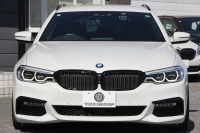 BMW 5シリーズ 530i ﾂｰﾘﾝｸﾞMｽﾎﾟｰﾂ ﾃﾞﾋﾞｭｰP 252馬力 全ﾋｰﾀｰ黒革 HUD VOSSEN VFS1 20AW BCﾚｰｼﾝｸﾞ車高調&iidﾛﾜﾘﾝｸﾞKIT ｿﾌﾄｸﾛｰｽﾞﾄﾞｱ 追従ACC ｽﾃｱﾘﾝｸﾞｻﾎﾟｰﾄ ﾀｯﾁ画面HDDﾅﾋﾞ360度ｶﾒﾗ LEDﾍｯﾄﾞﾗｲﾄ 2年保証