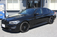 BMW 5シリーズ 530i ｴﾃﾞｨｼｮﾝﾐｯｼｮﾝｲﾝﾎﾟｯｼﾌﾞﾙ 特別仕様車 高出力 ﾅｲﾄﾌﾞﾙｰﾚｻﾞｰ ｱﾀﾞﾌﾟﾃｨﾌﾞｻｽ HUD ﾊｰﾏﾝｶｰﾄﾞﾝ 追従ACC ｽﾃｱﾘﾝｸﾞｻﾎﾟｰﾄ ﾀｯﾁ画面HDDﾅﾋﾞTV LEDﾍｯﾄﾞﾗｲﾄ ｵｰﾄﾊｲﾋﾞｰﾑ 電動ﾄﾗﾝｸ 360度ｶﾒﾗ 全席ﾋｰﾀｰ ﾌﾞﾗｯｸ19AW 2年保証