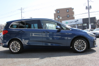 BMW 2シリーズ 218d ｸﾞﾗﾝﾂｱﾗｰ ﾗｸﾞｼﾞｭｱﾘｰ 最終ﾓﾃﾞﾙ 型式変更後3DA-6W20 3列7人乗り 1ｵﾅ ADｱｸﾃｨﾌﾞｾｰﾌﾃｨ&ｺﾝﾌｫｰﾄP 追従ACC HUD ｵｲｽﾀｰﾚｻﾞｰ 電動ﾄﾗﾝｸ LEDﾍｯﾄﾞﾗｲﾄ ﾒﾓﾘｰ付電動ｼｰﾄ ﾀｯﾁ画面HDDﾅﾋﾞﾊﾟｰｷﾝｸﾞｱｼｽﾄ 2年保証
