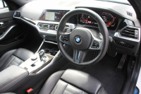 BMW 3シリーズ 320d Xdrive Mｽﾎﾟｰﾂ ﾊｲﾗｲﾝ ｺﾝﾌｫｰﾄP 4WD ﾋｰﾀｰ黒革 LEDﾍｯﾄﾞﾗｲﾄ ｵｰﾄﾊｲﾋﾞｰﾑ 追従ACC ｽﾃｱﾘﾝｸﾞｻﾎﾟｰﾄ ﾌﾙｾｸﾞTV Applecarplay対応 360度ｶﾒﾗ Pｱｼｽﾄ ﾀｯﾁ画面HDDﾅﾋﾞ電動ﾄﾗﾝｸ 3Ddesignｻｽ&ﾄﾗﾝｸｽﾎﾟｲﾗｰ ﾗﾝﾊﾞｰｻﾎﾟｰﾄ 2年保証