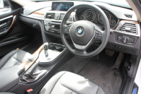 BMW 3シリーズ 320i ﾂｰﾘﾝｸﾞﾗｸﾞｼﾞｭｱﾘｰ LCI後期 新ｴﾝｼﾞﾝ ﾊﾟﾉﾗﾏｻﾝR ﾋｰﾀｰ黒革 LEDﾍｯﾄﾞﾗｲﾄ&ﾃｰﾙ TOPﾋﾞｭｰ&ｻｲﾄﾞﾋﾞｭｰｶﾒﾗ Pｱｼｽﾄ 追従ACC ﾚｰﾝC警告 衝突軽減ﾌﾞﾚｰｷ 車線逸脱&歩行者 警告ﾀｯﾁﾊﾟｯﾄﾞ対応HDDﾅﾋﾞBluetooth接続 Bｶﾒﾗ ｽﾏｰﾄｷｰ 電動ﾄﾗﾝｸ 2年保証