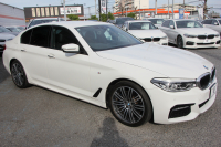 BMW 5シリーズ 530i Mｽﾎﾟｰﾂ ﾃﾞﾋﾞｭｰP 1ｵ-ﾅ 252馬力 全席ﾋｰﾀｰ黒革 HUD ｼﾞｪｽﾁｬｰC ｿﾌﾄｸﾛｰｽﾞﾄﾞｱ 追従ACC ｽﾃｱﾘﾝｸﾞｻﾎﾟｰﾄ LEDﾍｯﾄﾞﾗｲﾄ ﾊｲﾋﾞｰﾑｱｼｽﾄ ﾀｯﾁ画面HDDﾅﾋﾞTV 360度ｶﾒﾗ Pｱｼｽﾄﾌﾟﾗｽ 電動ﾄﾗﾝｸ 2年保証