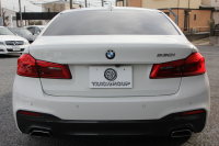 BMW 5シリーズ 530i Mｽﾎﾟｰﾂ ﾃﾞﾋﾞｭｰP 1ｵ-ﾅ 252馬力 全席ﾋｰﾀｰ黒革 HUD ｼﾞｪｽﾁｬｰC ｿﾌﾄｸﾛｰｽﾞﾄﾞｱ 追従ACC ｽﾃｱﾘﾝｸﾞｻﾎﾟｰﾄ LEDﾍｯﾄﾞﾗｲﾄ ﾊｲﾋﾞｰﾑｱｼｽﾄ ﾀｯﾁ画面HDDﾅﾋﾞTV 360度ｶﾒﾗ Pｱｼｽﾄﾌﾟﾗｽ 電動ﾄﾗﾝｸ 2年保証