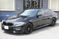 BMW 5シリーズ 530i ｴﾃﾞｨｼｮﾝﾐｯｼｮﾝｲﾝﾎﾟｯｼﾌﾞﾙ 特別仕様車 高出力 ﾅｲﾄﾌﾞﾙｰﾚｻﾞｰ ｱﾀﾞﾌﾟﾃｨﾌﾞｻｽ HUD ﾊｰﾏﾝｶｰﾄﾞﾝ 追従ACC ｽﾃｱﾘﾝｸﾞｻﾎﾟｰﾄ ﾀｯﾁ画面HDDﾅﾋﾞTV LEDﾍｯﾄﾞﾗｲﾄ ｵｰﾄﾊｲﾋﾞｰﾑ 電動ﾄﾗﾝｸ 360度ｶﾒﾗ 全席ﾋｰﾀｰ ﾌﾞﾗｯｸ19AW 2年保証