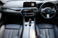 BMW 5シリーズ 530i ﾂｰﾘﾝｸﾞｴﾃﾞｨｼｮﾝﾐｯｼｮﾝｲﾝﾎﾟｯｼﾌﾞﾙ 特別仕様車 高出力 ﾅｲﾄﾌﾞﾙｰﾚｻﾞｰ ｱﾀﾞﾌﾟﾃｨﾌﾞｻｽ HUD ﾊｰﾏﾝｶｰﾄﾞﾝ ACC ｽﾃｱﾘﾝｸﾞｻﾎﾟｰﾄ ﾀｯﾁ画面HDDﾅﾋﾞTV LEDﾍｯﾄﾞﾗｲﾄ ｵｰﾄﾊｲﾋﾞｰﾑ 電動ﾄﾗﾝｸ 360度ｶﾒﾗ 全席ﾋｰﾀｰ ﾌﾞﾗｯｸ19AW 2年保証