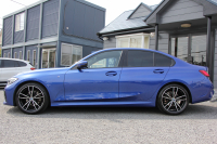 BMW 3シリーズ 320i Mｽﾎﾟｰﾂ ﾃﾞﾋﾞｭｰ&ｺﾝﾌｫｰﾄP ﾋｰﾀｰ黒革 19AW HUD BMWﾗｲﾌﾞｺｯｸﾋﾟｯﾄﾞﾀｯﾁﾊﾟﾈﾙ対応HDDﾅﾋﾞApplecarplay対応 電動ﾄﾗﾝｸ LEDﾍｯﾄﾞﾗｲﾄ LEDﾌｫｸﾞPｱｼｽﾄ 追従ACC ｽﾃｱﾘﾝｸﾞｻﾎﾟｰﾄ Hifiｽﾋﾟｰｶｰ 2年保証