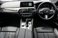 BMW 5シリーズ 540i Mｽﾎﾟｰﾂ ｲﾉﾍﾞｰｼｮﾝP 後輪駆動 1ｵ-ﾅ ｻﾝﾙｰﾌ 全席ﾋｰﾀｰ黒革 直6ﾀｰﾎﾞ340馬力 ｱﾀﾞﾌﾟﾃｨﾌﾞｻｽ ﾊｰﾏﾝｶｰﾄﾞﾝ HUD ﾃﾞｨｽﾌﾟﾚｲｷｰ ﾘﾓｰﾄﾊﾟｰｷﾝｸﾞｼﾞｪｽﾁｬｰC ﾜｲﾔﾚｽ充電 4ｿﾞｰﾝｴｱｺﾝ 追従ACC LEDﾍｯﾄﾞﾗｲﾄ ｵｰﾄﾊｲﾋﾞｰﾑ 2年保証