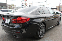 BMW 5シリーズ 540i Mｽﾎﾟｰﾂ ｲﾉﾍﾞｰｼｮﾝP 後輪駆動 1ｵ-ﾅ ｻﾝﾙｰﾌ 全席ﾋｰﾀｰ黒革 直6ﾀｰﾎﾞ340馬力 ｱﾀﾞﾌﾟﾃｨﾌﾞｻｽ ﾊｰﾏﾝｶｰﾄﾞﾝ HUD ﾃﾞｨｽﾌﾟﾚｲｷｰ ﾘﾓｰﾄﾊﾟｰｷﾝｸﾞｼﾞｪｽﾁｬｰC ﾜｲﾔﾚｽ充電 4ｿﾞｰﾝｴｱｺﾝ 追従ACC LEDﾍｯﾄﾞﾗｲﾄ ｵｰﾄﾊｲﾋﾞｰﾑ 2年保証