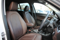 BMW X1 Xdrive18d Xﾗｲﾝ ﾊｲﾗｲﾝ&ｺﾝﾌｫｰﾄP 1ｵ-ﾅ LCI後期 ﾌｪｲｽﾘﾌﾄ後 真珠色 ﾋｰﾀｰ付ﾓｶﾚｻﾞｰ 追従ACC 電動ｼｰﾄ LEDﾍｯﾄﾞﾗｲﾄ 電動ﾄﾗﾝｸ ﾀｯﾁ画面ﾅﾋﾞ衝突軽減ﾌﾞﾚｰｷ 車線逸脱警告 歩行者警告 18AW ｳｯﾄﾞﾊﾟﾈﾙ 2年保証