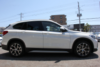 BMW X1 Xdrive18d Xﾗｲﾝ ﾊｲﾗｲﾝ&ｺﾝﾌｫｰﾄP 1ｵ-ﾅ LCI後期 ﾌｪｲｽﾘﾌﾄ後 真珠色 ﾋｰﾀｰ付ﾓｶﾚｻﾞｰ 追従ACC 電動ｼｰﾄ LEDﾍｯﾄﾞﾗｲﾄ 電動ﾄﾗﾝｸ ﾀｯﾁ画面ﾅﾋﾞ衝突軽減ﾌﾞﾚｰｷ 車線逸脱警告 歩行者警告 18AW ｳｯﾄﾞﾊﾟﾈﾙ 2年保証
